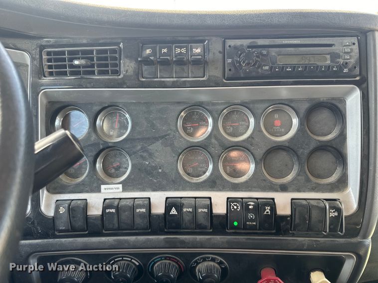 image for item NF9382 2011 Kenworth  T800 dump truck