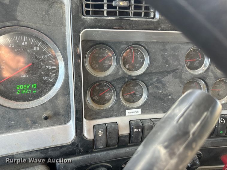 image for item NF9382 2011 Kenworth  T800 dump truck