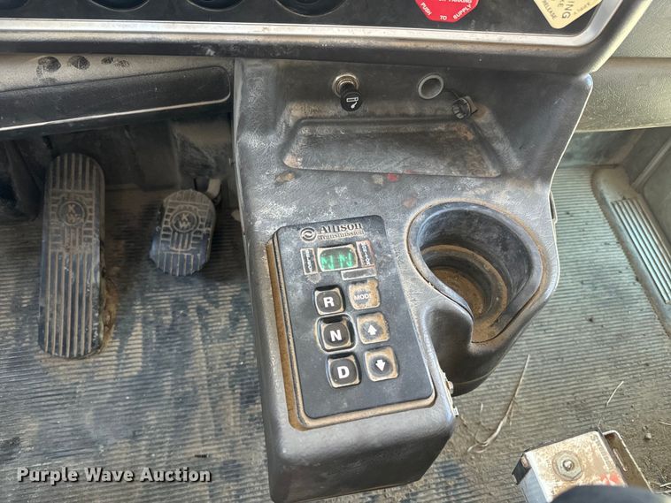 image for item NF9382 2011 Kenworth  T800 dump truck