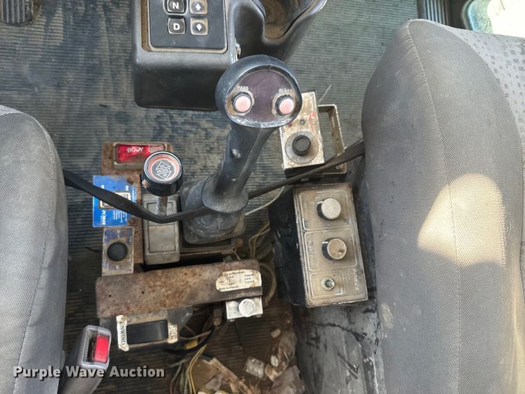 image for item NF9382 2011 Kenworth  T800 dump truck