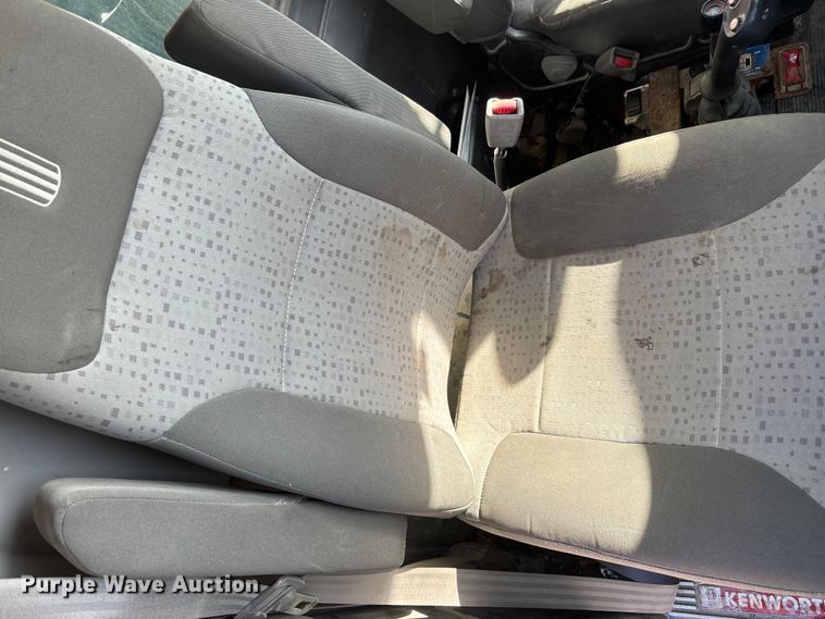 image for item NF9382 2011 Kenworth  T800 dump truck