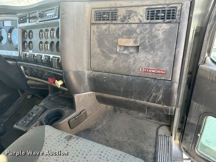 image for item NF9382 2011 Kenworth  T800 dump truck