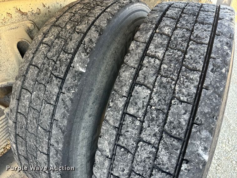 image for item NF9382 2011 Kenworth  T800 dump truck