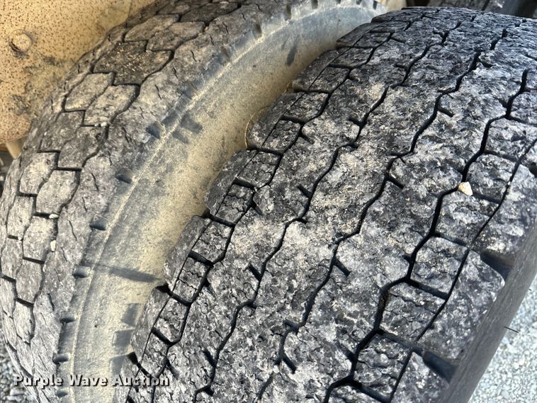 image for item NF9382 2011 Kenworth  T800 dump truck