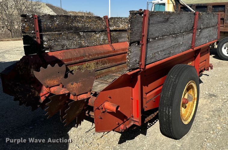 image for item NF9386 New Holland  512 manure spreader