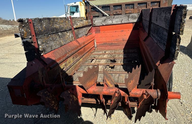 image for item NF9386 New Holland  512 manure spreader