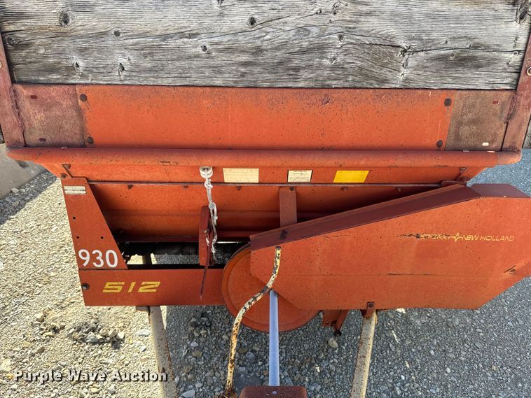 image for item NF9386 New Holland  512 manure spreader
