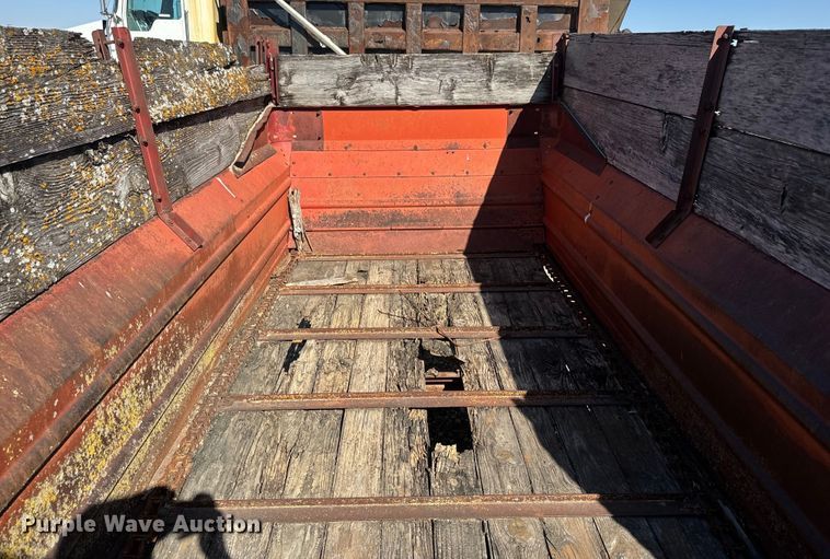 image for item NF9386 New Holland  512 manure spreader