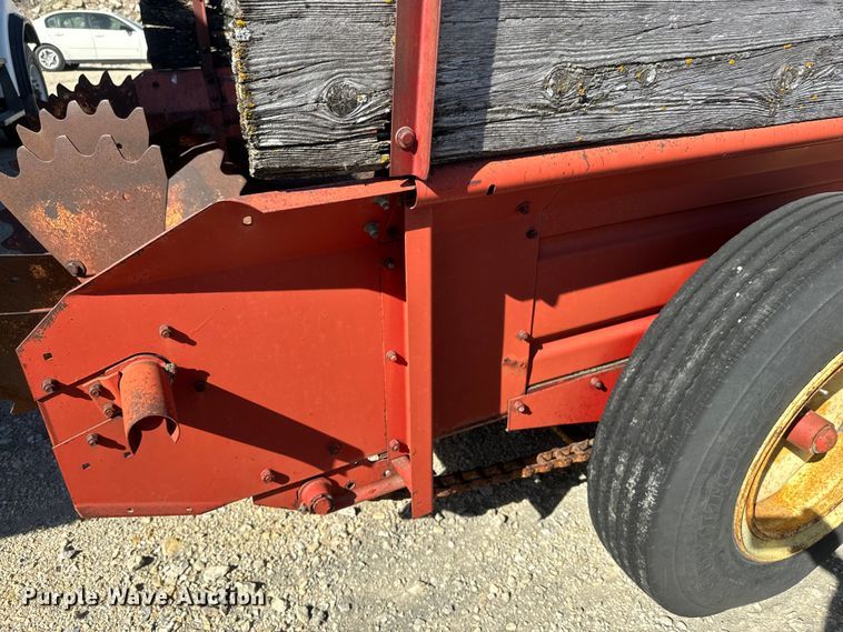 image for item NF9386 New Holland  512 manure spreader