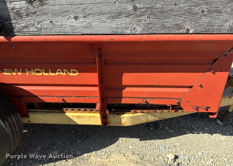 image for item NF9386 New Holland  512 manure spreader