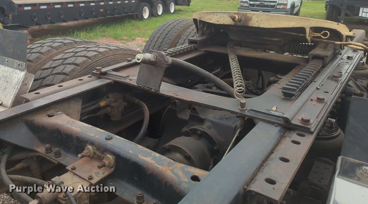 image for item NG9372 2000 Mack CH613 semi truck