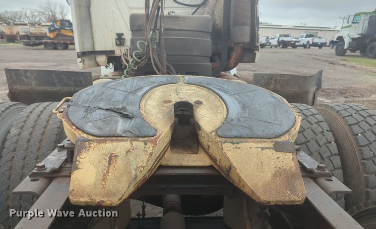 image for item NG9372 2000 Mack CH613 semi truck