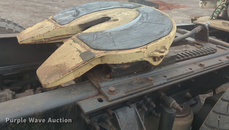 image for item NG9372 2000 Mack CH613 semi truck