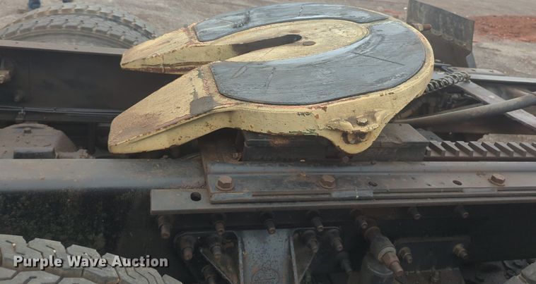 image for item NG9372 2000 Mack CH613 semi truck