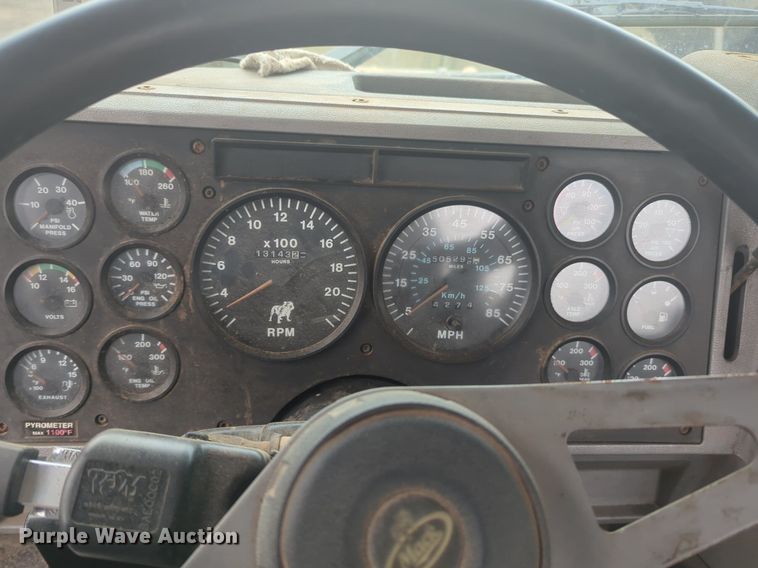 image for item NG9372 2000 Mack CH613 semi truck