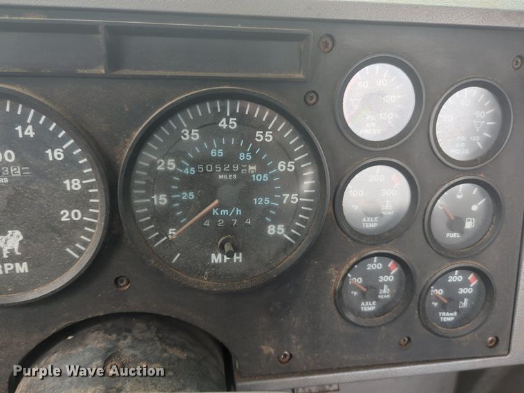 image for item NG9372 2000 Mack CH613 semi truck