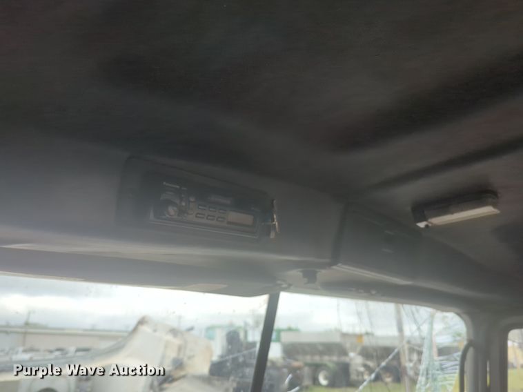 image for item NG9372 2000 Mack CH613 semi truck