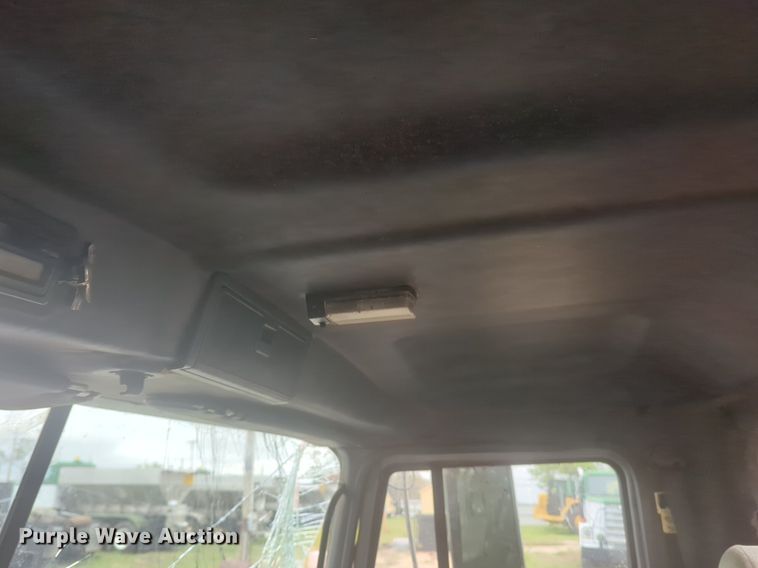 image for item NG9372 2000 Mack CH613 semi truck