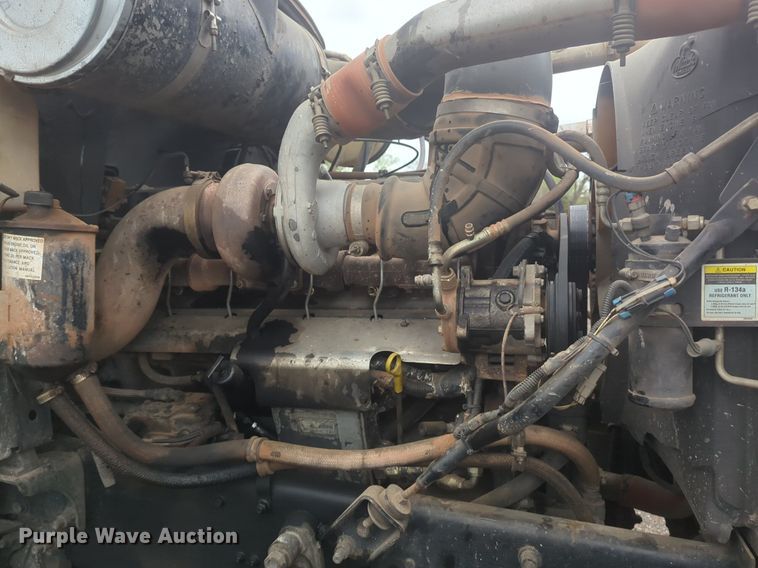 image for item NG9372 2000 Mack CH613 semi truck