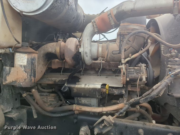 image for item NG9372 2000 Mack CH613 semi truck