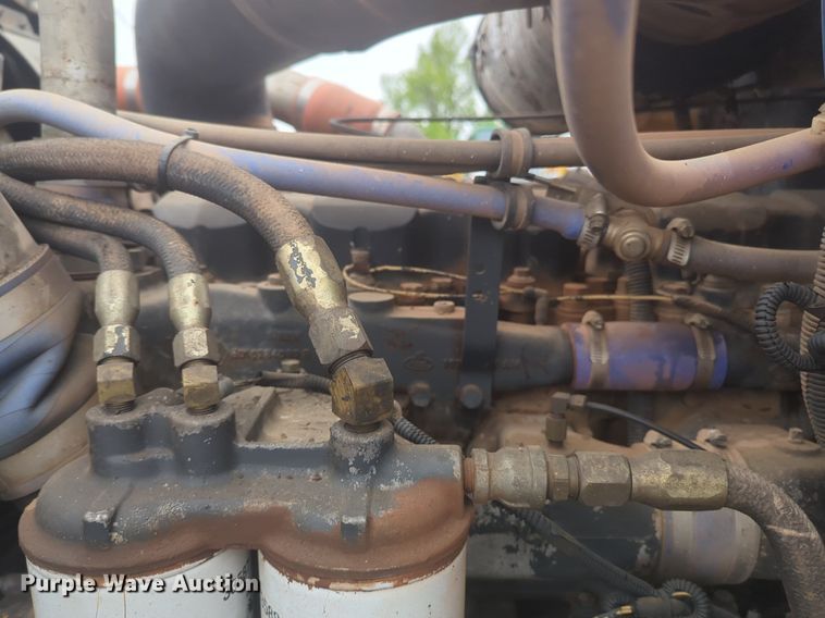 image for item NG9372 2000 Mack CH613 semi truck