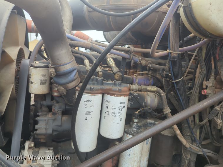 image for item NG9372 2000 Mack CH613 semi truck