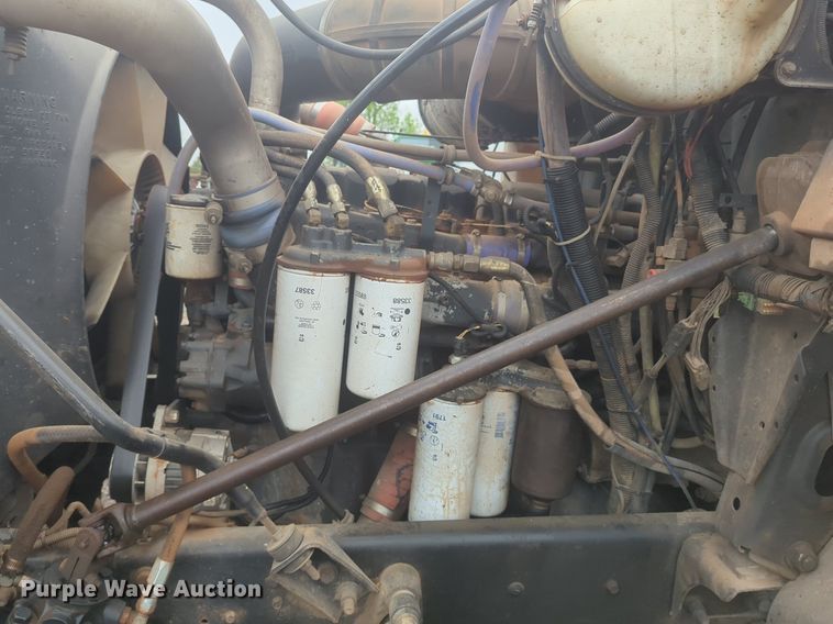 image for item NG9372 2000 Mack CH613 semi truck