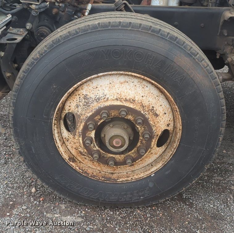 image for item NG9372 2000 Mack CH613 semi truck