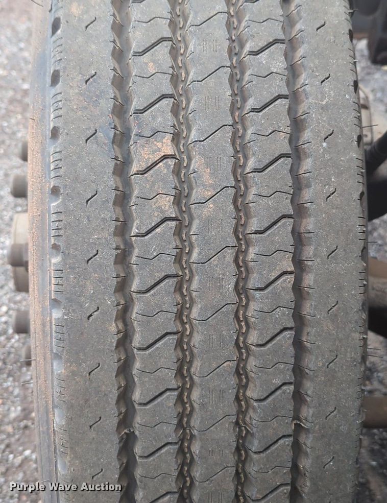 image for item NG9372 2000 Mack CH613 semi truck