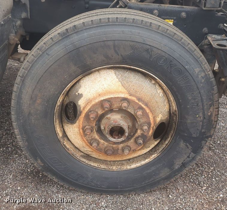 image for item NG9372 2000 Mack CH613 semi truck