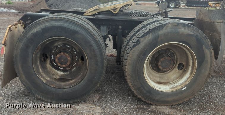 image for item NG9372 2000 Mack CH613 semi truck