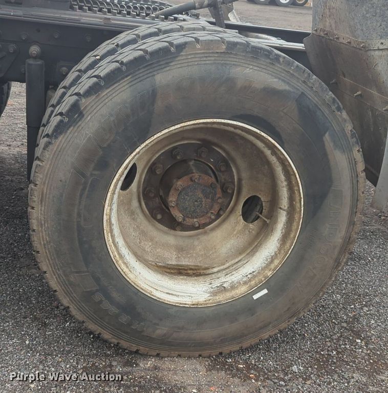 image for item NG9372 2000 Mack CH613 semi truck