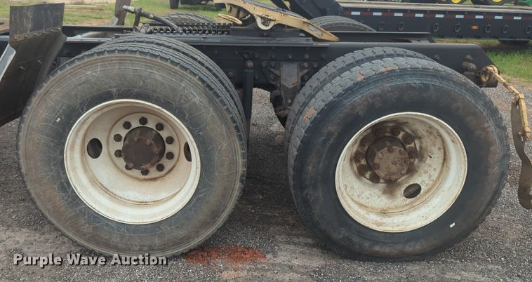 image for item NG9372 2000 Mack CH613 semi truck