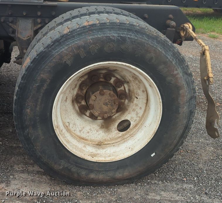 image for item NG9372 2000 Mack CH613 semi truck