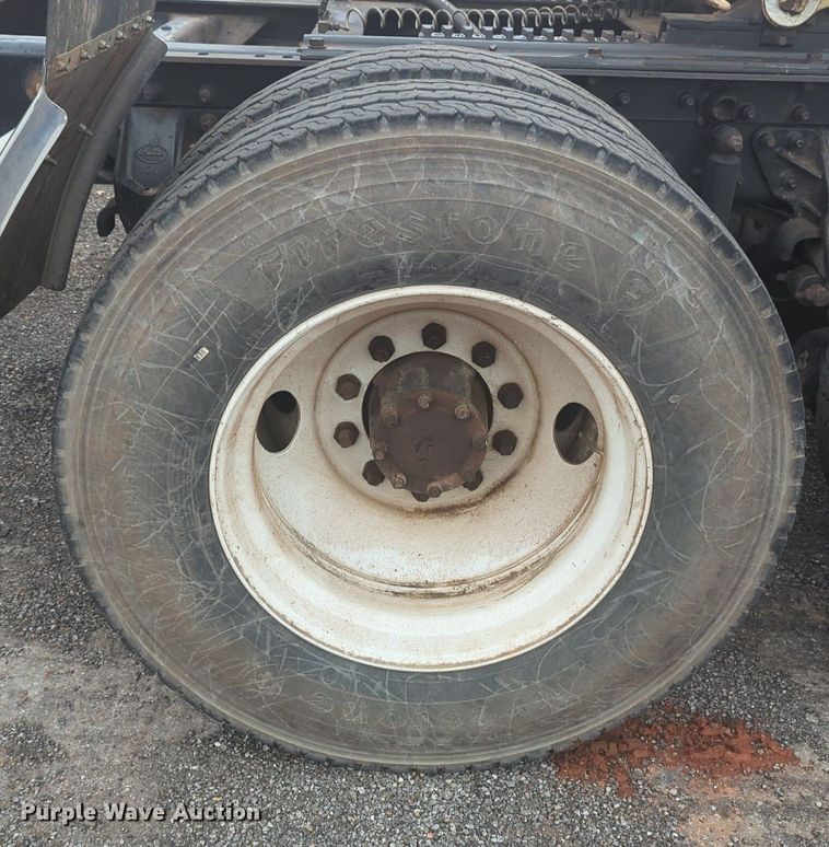 image for item NG9372 2000 Mack CH613 semi truck