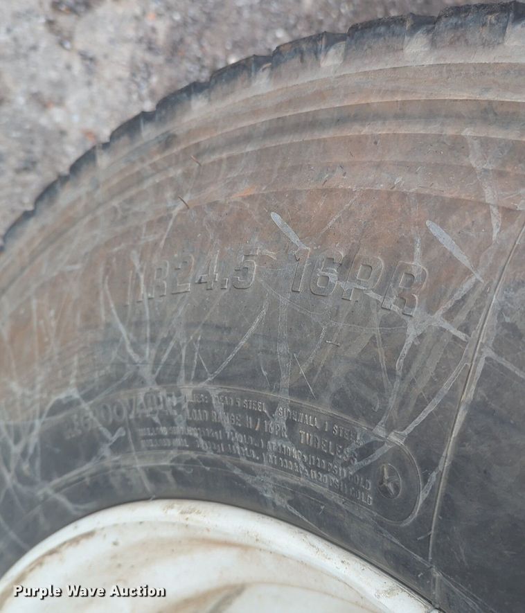 image for item NG9372 2000 Mack CH613 semi truck