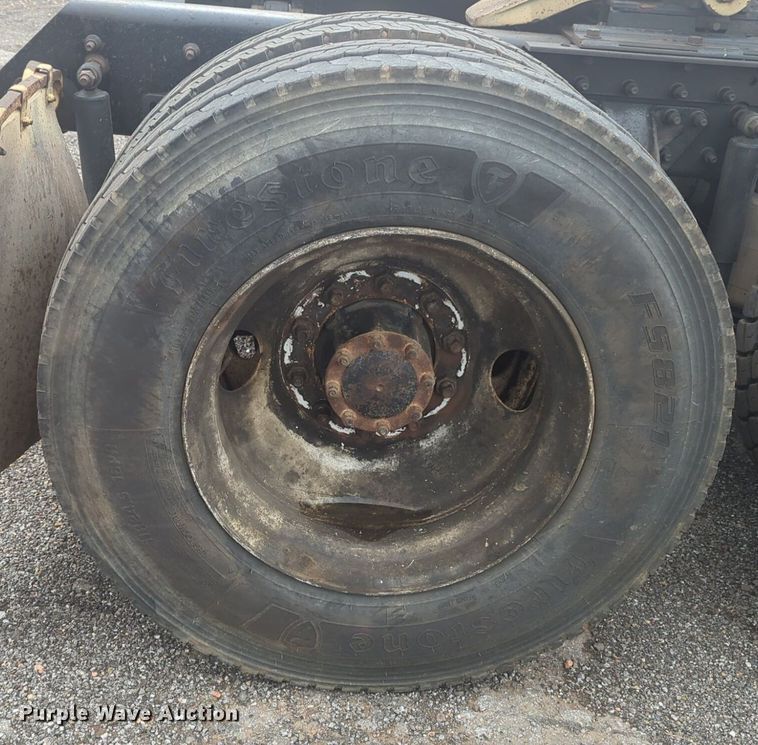 image for item NG9372 2000 Mack CH613 semi truck