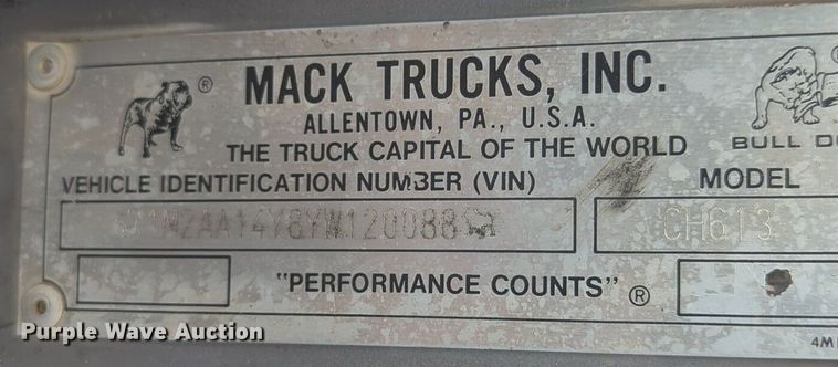image for item NG9372 2000 Mack CH613 semi truck