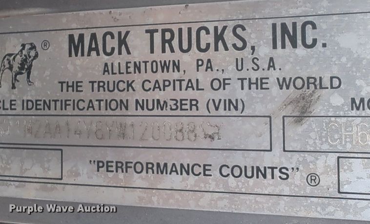 image for item NG9372 2000 Mack CH613 semi truck