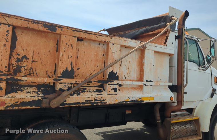 image for item NG9467 2009 Sterling L-Line dump truck