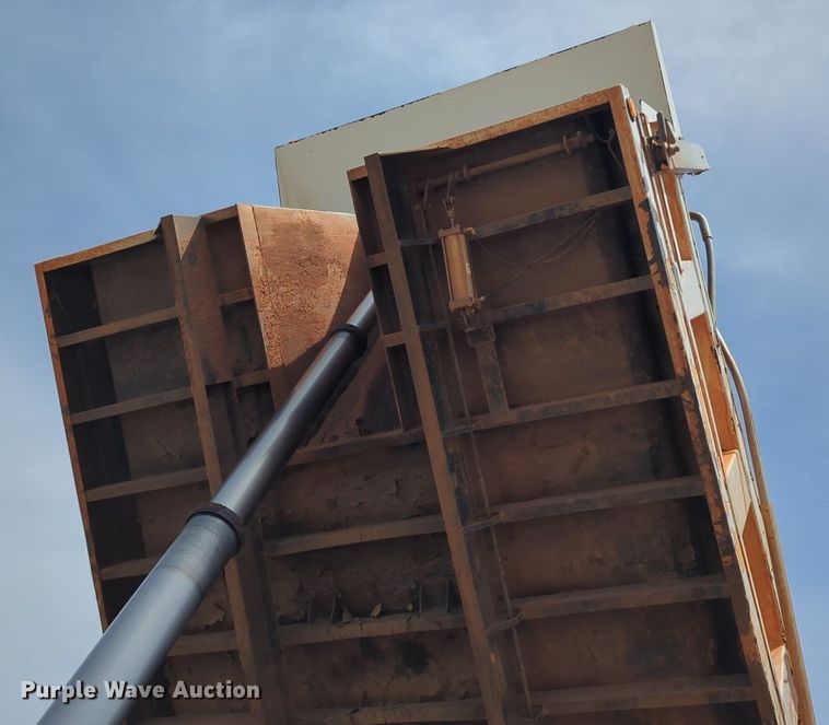 image for item NG9467 2009 Sterling L-Line dump truck