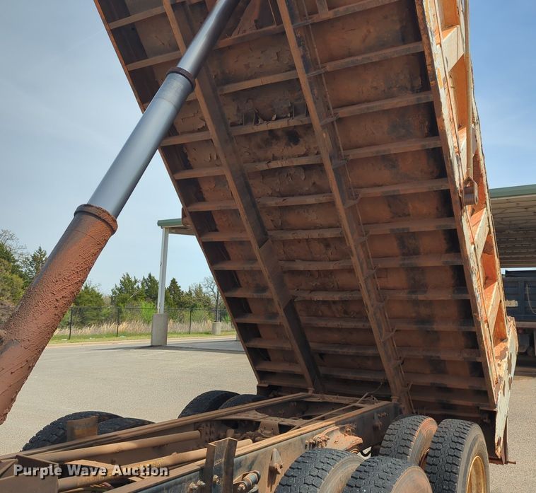 image for item NG9467 2009 Sterling L-Line dump truck