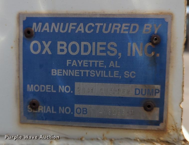 image for item NG9468 1996 Peterbilt  320 chipper truck