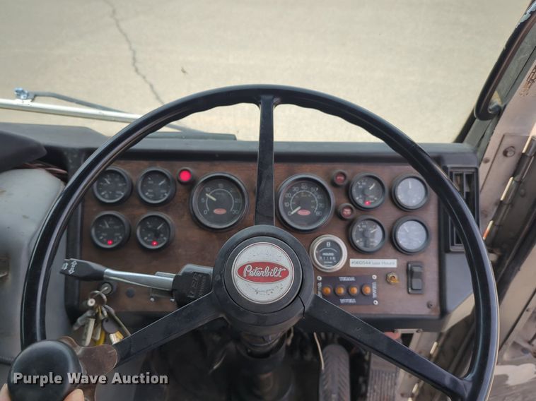 image for item NG9468 1996 Peterbilt  320 chipper truck