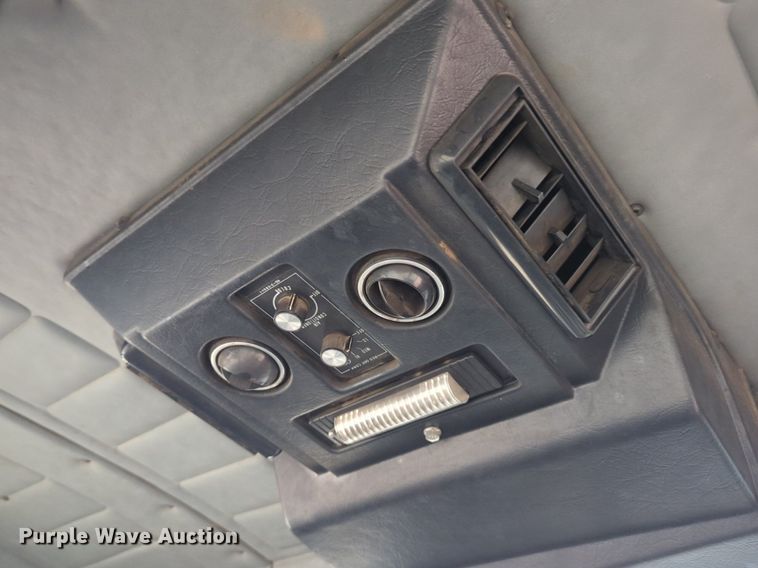 image for item NG9468 1996 Peterbilt  320 chipper truck