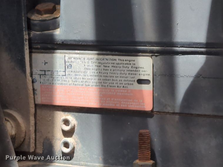 image for item NG9468 1996 Peterbilt  320 chipper truck