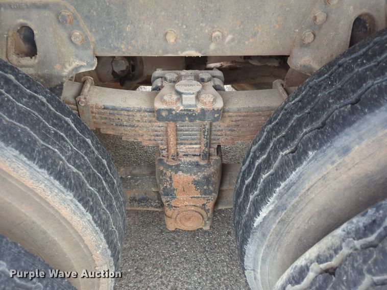 image for item NG9468 1996 Peterbilt  320 chipper truck