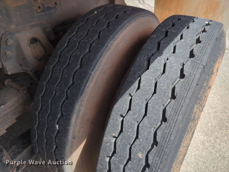 image for item NG9468 1996 Peterbilt  320 chipper truck