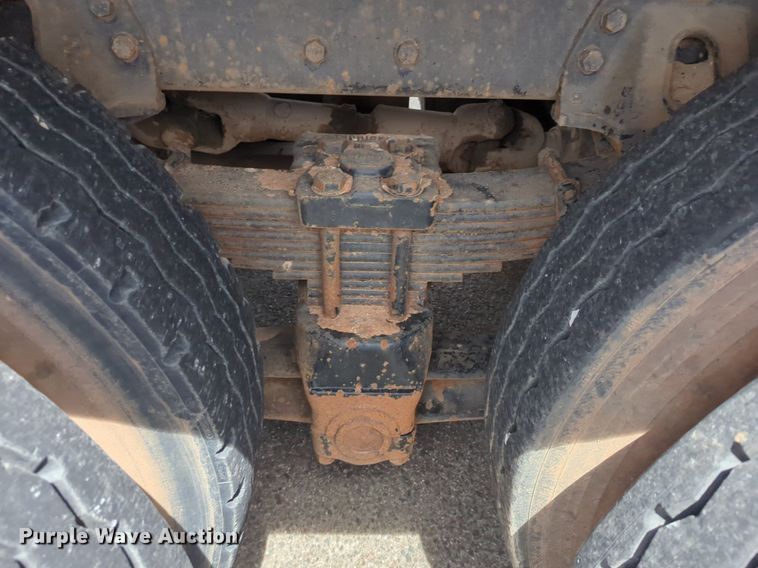 image for item NG9468 1996 Peterbilt  320 chipper truck