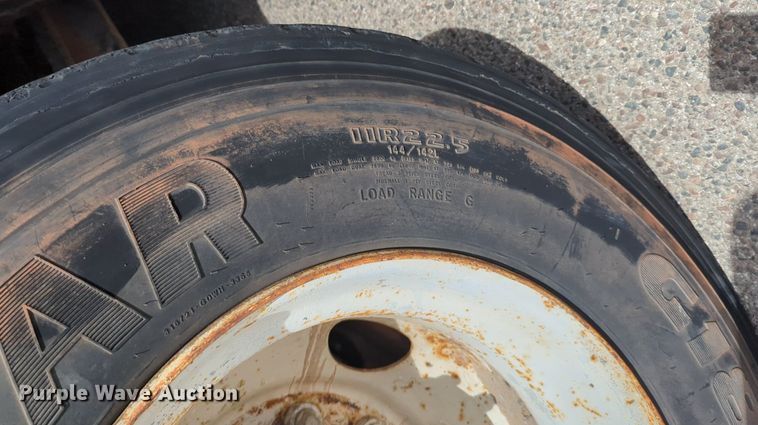 image for item NG9468 1996 Peterbilt  320 chipper truck